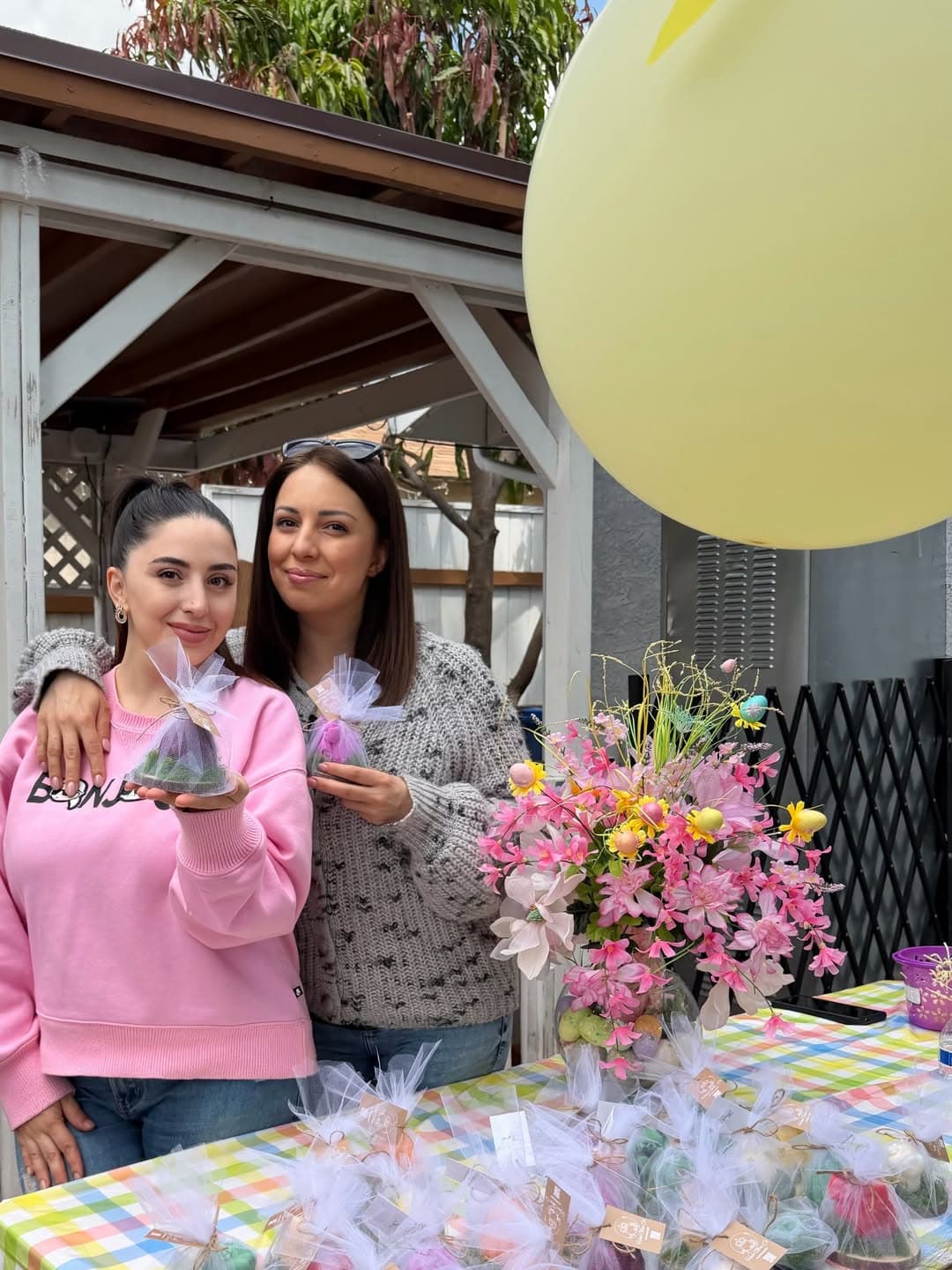 The two sisters behind Halo Glow Co.